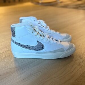 Nike Blazer Mid 77 - Vintage Snakeskin Swoosh